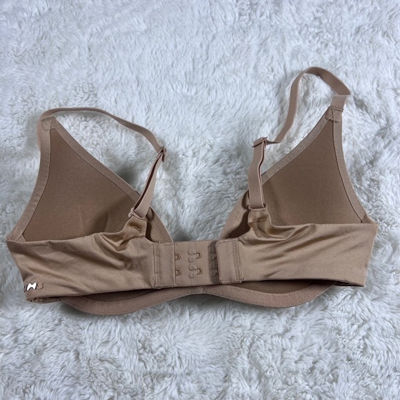 Skims Womens Fits Everybody Wireless Plunge Bra Tan Nude Size 30A RN158973 - Picture 5 of 11
